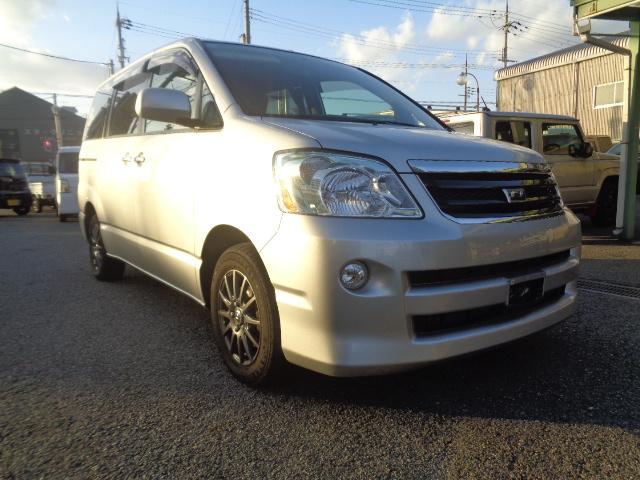 ノア Ｘ　リミテッド　両側パワースライドドア　室内カーテン　ナビ（2枚目）