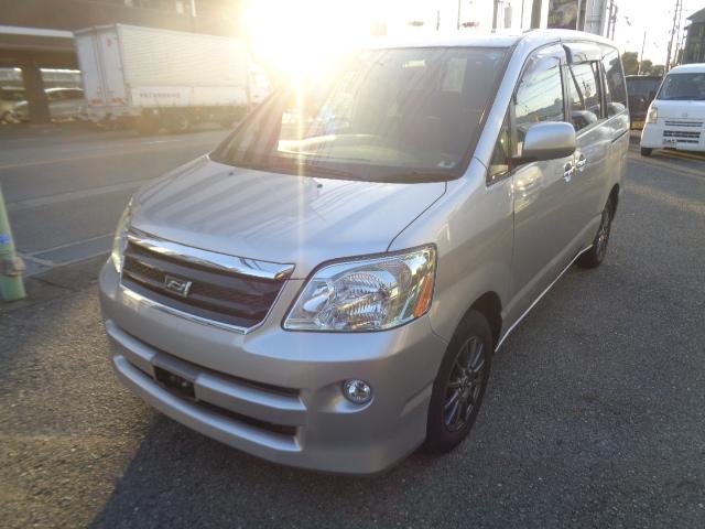 ノア Ｘ　リミテッド　両側パワースライドドア　室内カーテン　ナビ（6枚目）