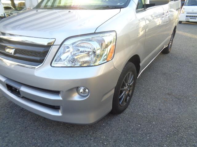 ノア Ｘ　リミテッド　両側パワースライドドア　室内カーテン　ナビ（8枚目）