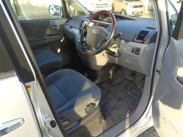 ノア Ｘ　リミテッド　両側パワースライドドア　室内カーテン　ナビ（10枚目）