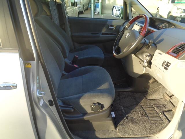 ノア Ｘ　リミテッド　両側パワースライドドア　室内カーテン　ナビ（11枚目）