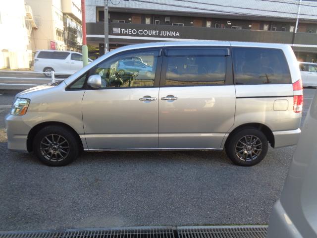 ノア Ｘ　リミテッド　両側パワースライドドア　室内カーテン　ナビ（25枚目）