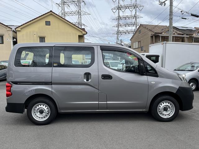 ＮＶ２００バネットバン リフター付バン　アーム式パワーゲート　昇降能力３５０ｋｇ　低床　２名　４速ＡＴ　メモリーナビフルセグＴＶ　ＣＤ再生　Ｂｌｕｅｔｏｏｔｈ接続　バックカメラ　ＥＴＣ　ドライブレコーダー　キーレス　電動ミラー　フル装備（13枚目）