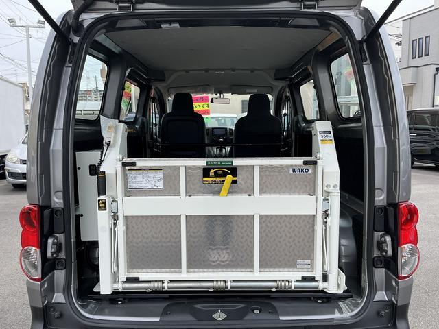 ＮＶ２００バネットバン リフター付バン　アーム式パワーゲート　昇降能力３５０ｋｇ　低床　２名　４速ＡＴ　メモリーナビフルセグＴＶ　ＣＤ再生　Ｂｌｕｅｔｏｏｔｈ接続　バックカメラ　ＥＴＣ　ドライブレコーダー　キーレス　電動ミラー　フル装備（17枚目）