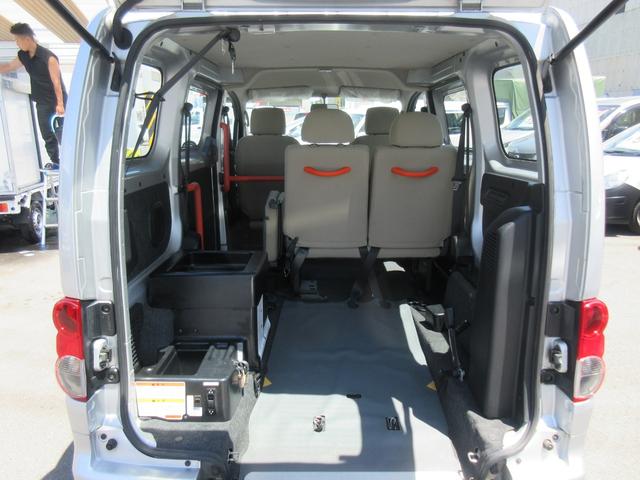 ＮＶ２００バネットワゴン チェアキャブ　車いす１名　ワンオーナー　福祉車両　スロープ　車いす１名　電動固定装置　オートステップ　メモリーナビＴＶ　バックカメラ　ＣＤ再生　キーレス　電動ミラー（5枚目）