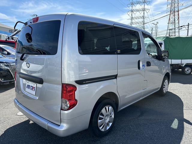 ＮＶ２００バネットバン チェアキャブ　車いす１名　福祉車両　スローパ―　車いす１名　電動固定装置　オートサイドステップ　リヤガラス小窓　メモリーナビＴＶ　ＣＤ　Ｂｌｕｅｔｏｏｔｈ接続　バックカメラ　インテリキー　電動ミラー（15枚目）