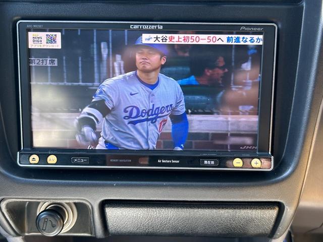 ハイラックススポーツピック エクストラキャブ　ローダウン　社外ホイール　社外革シート　ナビ　フルセグテレビ　Ｂｌｕｅｔｏｏｔｈ　ミラー角度電動　ＥＴＣ　集中ドアロック　ＡＢＳ　パワーステアリング　パワーウィンドウ　プライバシーガラス（2枚目）