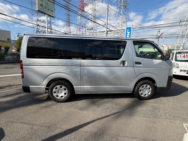 ハイエースバン ロングDX 5ドア 低床 5人乗り 積載量1250kg ナビ テレビ バックETC ドアバイザー プライバシーガラス ABS カメラ バックカメラ両側スライドドア小窓付き キーレス パワーウィンドウ(4枚目)