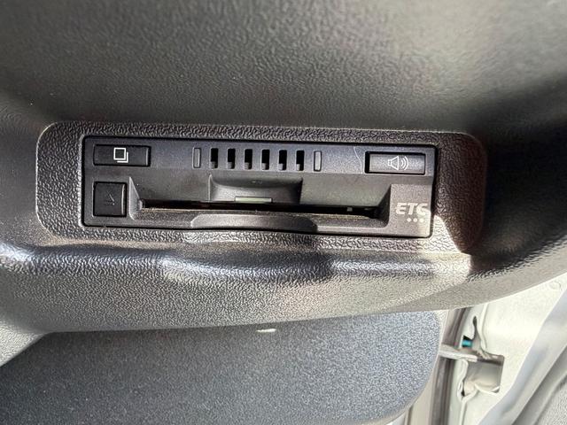 ハイエースバン ロングDX 5ドア 低床 5人乗り 積載量1250kg ナビ テレビ バックETC ドアバイザー プライバシーガラス ABS カメラ バックカメラ両側スライドドア小窓付き キーレス パワーウィンドウ(13枚目)