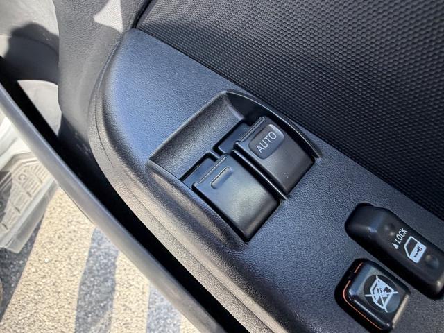 ハイエースバン ロングDX 5ドア 低床 5人乗り 積載量1250kg ナビ テレビ バックETC ドアバイザー プライバシーガラス ABS カメラ バックカメラ両側スライドドア小窓付き キーレス パワーウィンドウ(15枚目)