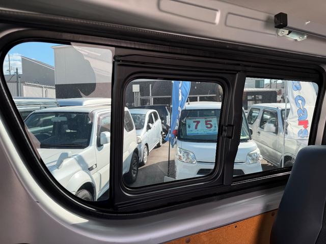 ハイエースバン ロングDX 5ドア 低床 5人乗り 積載量1250kg ナビ テレビ バックETC ドアバイザー プライバシーガラス ABS カメラ バックカメラ両側スライドドア小窓付き キーレス パワーウィンドウ(20枚目)