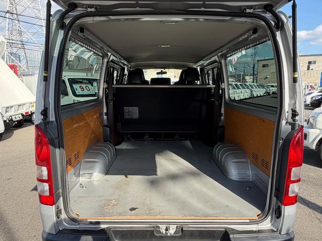 ハイエースバン ロングDX 5ドア 低床 5人乗り 積載量1250kg ナビ テレビ バックETC ドアバイザー プライバシーガラス ABS カメラ バックカメラ両側スライドドア小窓付き キーレス パワーウィンドウ(21枚目)
