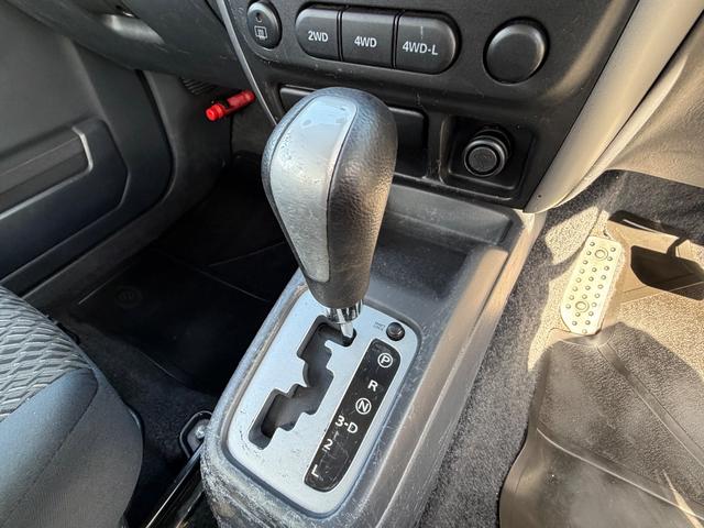 ジムニー ＸＧ　切替式４ＷＤ　ターボ付き　キーレス　ドラレコ　パワーウィンドウ　ＣＤ再生　ＦＭ　ＡＭラジオ　ＡＢＳ　ドアバイザー　助手席エアバック　取り扱い説明書　メンテナンスノート　記録簿（11枚目）