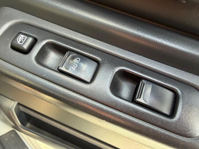 ジムニー ＸＧ　切替式４ＷＤ　ターボ付き　キーレス　ドラレコ　パワーウィンドウ　ＣＤ再生　ＦＭ　ＡＭラジオ　ＡＢＳ　ドアバイザー　助手席エアバック　取り扱い説明書　メンテナンスノート　記録簿（12枚目）