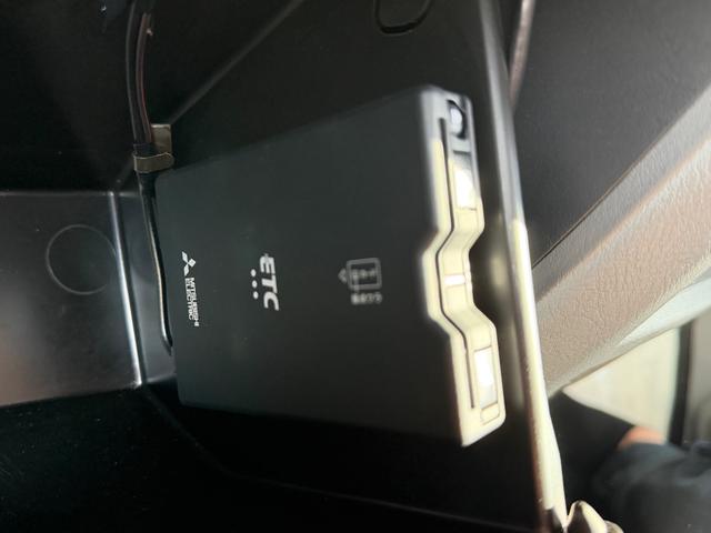 ミニキャブ・ミーブ ＣＤ　１６．０ｋｗｈ　２シーター　充電ケ－ブル付き　ナビ　バックカメラ　ＥＴＣ　キーレス　パワーウィンドウ　プライバシーガラス　シートヒーター　ドライブレコーダー　ドアバイザー　取り扱い説明書　保証書　記録簿付き（16枚目）