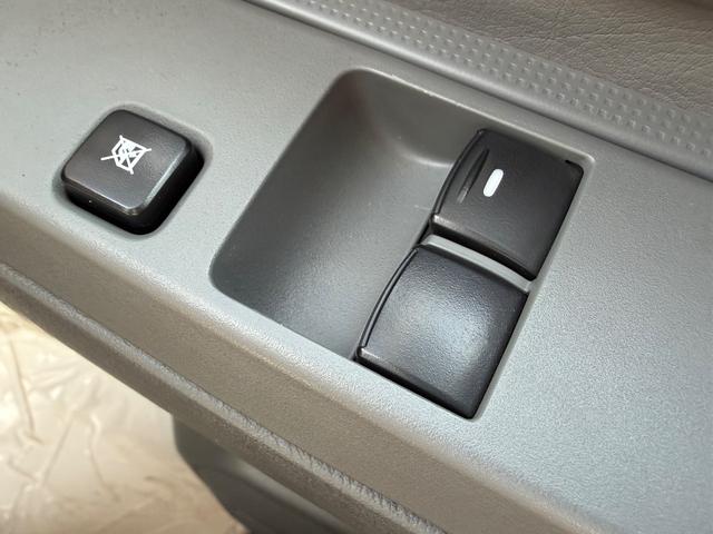 ミニキャブ・ミーブ ＣＤ　１６．０ｋｗｈ　２シーター　充電ケ－ブル付き　ナビ　バックカメラ　ＥＴＣ　キーレス　パワーウィンドウ　プライバシーガラス　シートヒーター　ドライブレコーダー　ドアバイザー　取り扱い説明書　保証書　記録簿付き（17枚目）