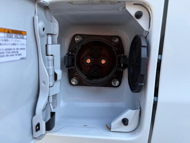 ミニキャブ・ミーブ ＣＤ　１６．０ｋｗｈ　２シーター　充電ケ－ブル付き　ナビ　バックカメラ　ＥＴＣ　キーレス　パワーウィンドウ　プライバシーガラス　シートヒーター　ドライブレコーダー　ドアバイザー　取り扱い説明書　保証書　記録簿付き（25枚目）