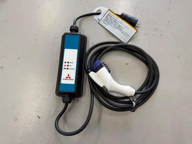 ミニキャブ・ミーブ ＣＤ　１６．０ｋｗｈ　２シーター　充電ケ－ブル付き　ナビ　バックカメラ　ＥＴＣ　キーレス　パワーウィンドウ　プライバシーガラス　シートヒーター　ドライブレコーダー　ドアバイザー　取り扱い説明書　保証書　記録簿付き（26枚目）