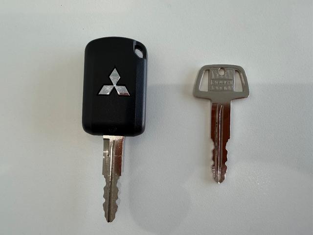 ミニキャブ・ミーブ ＣＤ　１６．０ｋｗｈ　２シーター　充電ケ－ブル付き　ナビ　バックカメラ　ＥＴＣ　キーレス　パワーウィンドウ　プライバシーガラス　シートヒーター　ドライブレコーダー　ドアバイザー　取り扱い説明書　保証書　記録簿付き（27枚目）