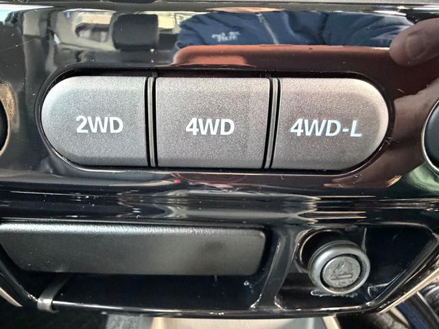 ジムニーシエラ ランドベンチャー 1オ-ナ- 切り替え式4WD ナビTV バックカメラ フォグライト シートヒーター 電動格納ミラー キーレス ドアバイザー パワーウィンドウ 横滑り防止装置 取り扱い説明書 保証書 記録簿付き(14枚目)