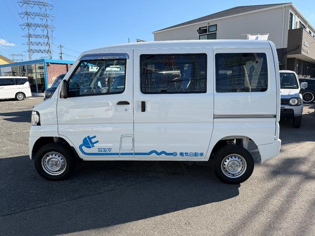 ミニキャブ・ミーブ ＣＤ　１６．０ｋｗｈ　２シーター　充電ケ－ブル付き　ナビ　バックカメラ　ＥＴＣ　　　　キーレス　パワーウィンドウ　プライバシーガラス　シートヒーター　ドライブレコーダー　ドアバイザー　取り扱い説明書　保証書　記録簿付き（4枚目）