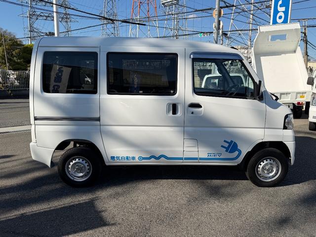 ミニキャブ・ミーブ ＣＤ　１６．０ｋｗｈ　２シーター　充電ケ－ブル付き　ナビ　バックカメラ　ＥＴＣ　　　　キーレス　パワーウィンドウ　プライバシーガラス　シートヒーター　ドライブレコーダー　ドアバイザー　取り扱い説明書　保証書　記録簿付き（5枚目）