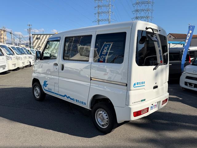 ミニキャブ・ミーブ ＣＤ　１６．０ｋｗｈ　２シーター　充電ケ－ブル付き　ナビ　バックカメラ　ＥＴＣ　　　　キーレス　パワーウィンドウ　プライバシーガラス　シートヒーター　ドライブレコーダー　ドアバイザー　取り扱い説明書　保証書　記録簿付き（6枚目）