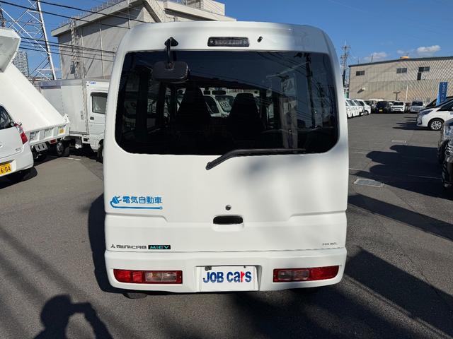 ミニキャブ・ミーブ ＣＤ　１６．０ｋｗｈ　２シーター　充電ケ－ブル付き　ナビ　バックカメラ　ＥＴＣ　　　　キーレス　パワーウィンドウ　プライバシーガラス　シートヒーター　ドライブレコーダー　ドアバイザー　取り扱い説明書　保証書　記録簿付き（9枚目）