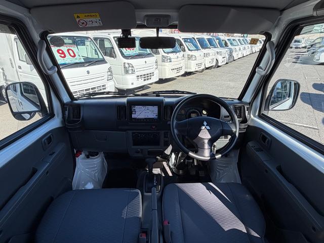 ミニキャブ・ミーブ ＣＤ　１６．０ｋｗｈ　２シーター　充電ケ－ブル付き　ナビ　バックカメラ　ＥＴＣ　　　　キーレス　パワーウィンドウ　プライバシーガラス　シートヒーター　ドライブレコーダー　ドアバイザー　取り扱い説明書　保証書　記録簿付き（10枚目）