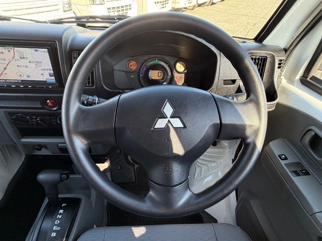 ミニキャブ・ミーブ ＣＤ　１６．０ｋｗｈ　２シーター　充電ケ－ブル付き　ナビ　バックカメラ　ＥＴＣ　　　　キーレス　パワーウィンドウ　プライバシーガラス　シートヒーター　ドライブレコーダー　ドアバイザー　取り扱い説明書　保証書　記録簿付き（11枚目）