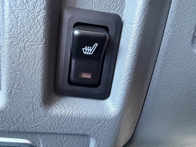 ミニキャブ・ミーブ ＣＤ　１６．０ｋｗｈ　２シーター　充電ケ－ブル付き　ナビ　バックカメラ　ＥＴＣ　　　　キーレス　パワーウィンドウ　プライバシーガラス　シートヒーター　ドライブレコーダー　ドアバイザー　取り扱い説明書　保証書　記録簿付き（16枚目）