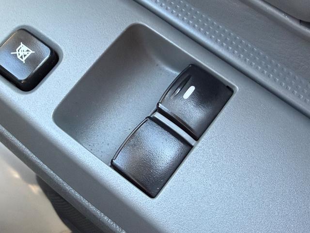 ミニキャブ・ミーブ ＣＤ　１６．０ｋｗｈ　２シーター　充電ケ－ブル付き　ナビ　バックカメラ　ＥＴＣ　　　　キーレス　パワーウィンドウ　プライバシーガラス　シートヒーター　ドライブレコーダー　ドアバイザー　取り扱い説明書　保証書　記録簿付き（17枚目）