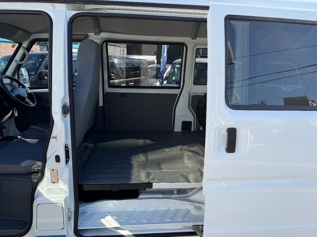 ミニキャブ・ミーブ ＣＤ　１６．０ｋｗｈ　２シーター　充電ケ－ブル付き　ナビ　バックカメラ　ＥＴＣ　　　　キーレス　パワーウィンドウ　プライバシーガラス　シートヒーター　ドライブレコーダー　ドアバイザー　取り扱い説明書　保証書　記録簿付き（20枚目）