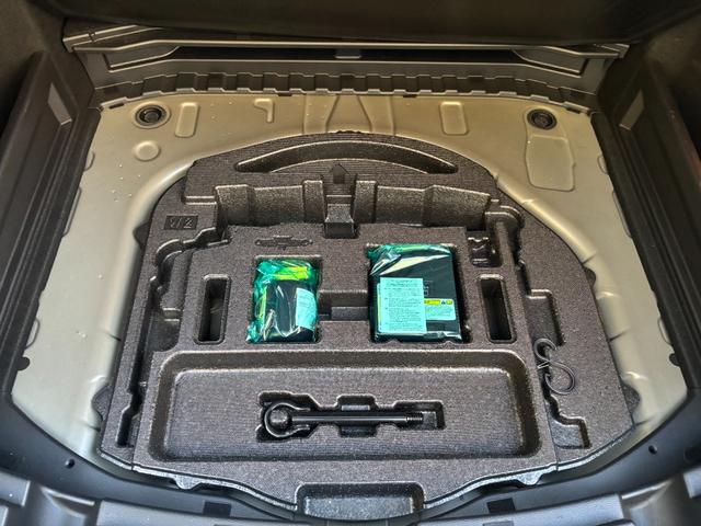 カローラツーリング ハイブリッド　ダブルバイビー　モデリスタＦＳＲエアロ　純正１０．５型ＤＡナビ　フルセグ　シートヒーター　ＥＴＣ２．０（50枚目）
