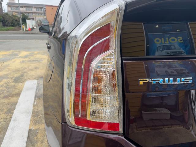 プリウス Ｓマイコーデ　専用黒レザーシート　社外ナビ　フルセグＴＶ　バックカメラ　ＨＩＤ　ＥＴＣ　ＡＣ１００Ｖ（34枚目）