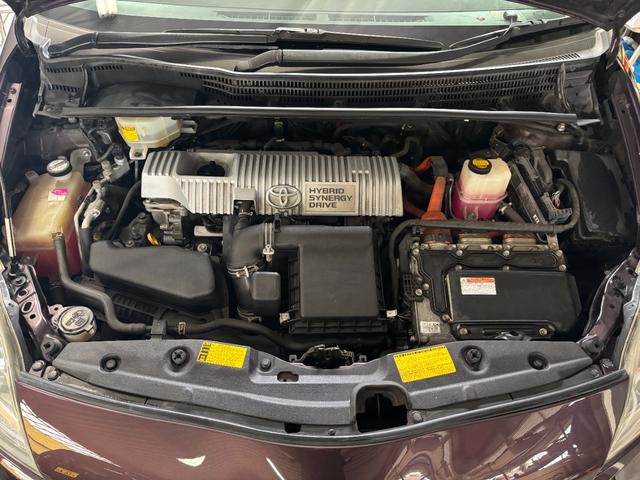 プリウス Ｓマイコーデ　専用黒レザーシート　社外ナビ　フルセグＴＶ　バックカメラ　ＨＩＤ　ＥＴＣ　ＡＣ１００Ｖ（38枚目）