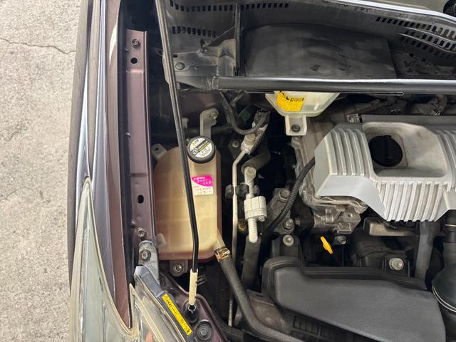 プリウス Ｓマイコーデ　専用黒レザーシート　社外ナビ　フルセグＴＶ　バックカメラ　ＨＩＤ　ＥＴＣ　ＡＣ１００Ｖ（39枚目）
