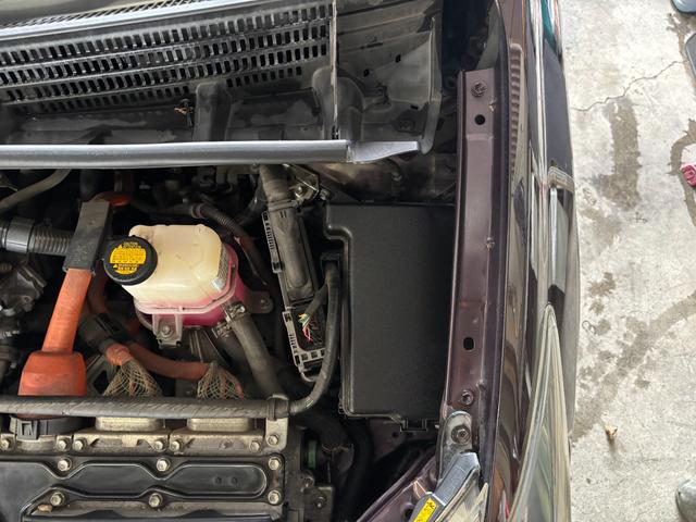 プリウス Ｓマイコーデ　専用黒レザーシート　社外ナビ　フルセグＴＶ　バックカメラ　ＨＩＤ　ＥＴＣ　ＡＣ１００Ｖ（40枚目）