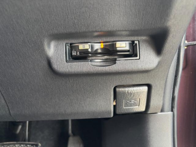 プリウス Ｓマイコーデ　専用黒レザーシート　社外ナビ　フルセグＴＶ　バックカメラ　ＨＩＤ　ＥＴＣ　ＡＣ１００Ｖ（63枚目）