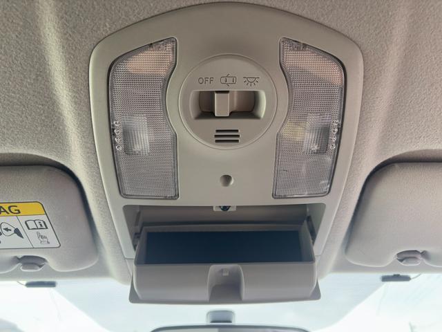 プリウス Ｓマイコーデ　専用黒レザーシート　社外ナビ　フルセグＴＶ　バックカメラ　ＨＩＤ　ＥＴＣ　ＡＣ１００Ｖ（66枚目）