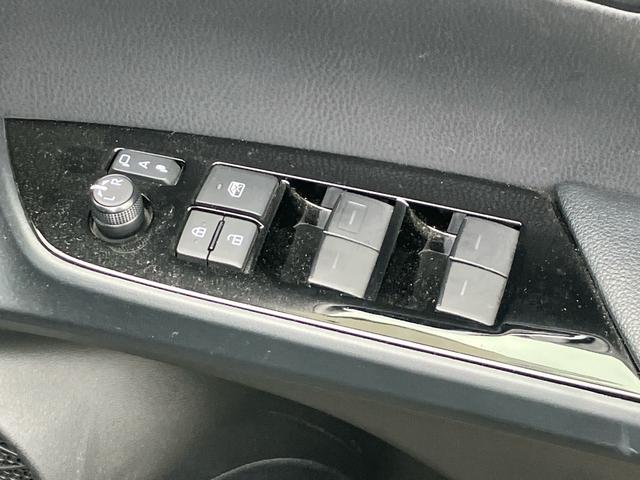 プリウスＰＨＶ Ｓセーフティパッケージ　ドライブレコーダー　バックカメラ　ナビ　トヨタセーフティーセンス　ＬＥＤヘッドランプ　レーンアシスト　アダプティブクルーズコントロール　ＥＴＣ　スマートキー　盗難防止システム　衝突被害軽減システム（13枚目）