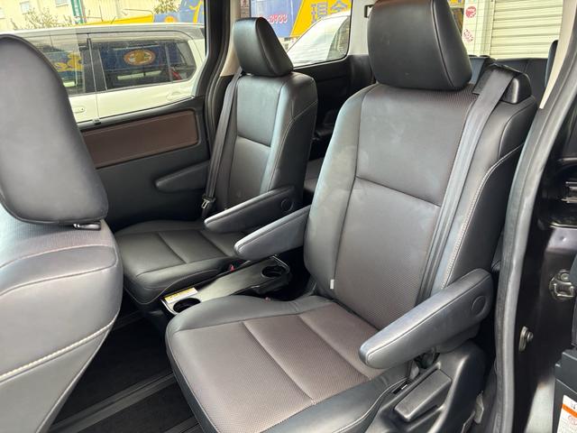 エスクァイア Gi 両側パワースライドドア 社外9インチナビ フルセグTV ブルーツース バックカメラ リアフリップダウンモニター レザーシート シートヒーター ETC(12枚目)