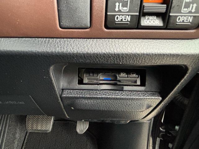 エスクァイア Gi 両側パワースライドドア 社外9インチナビ フルセグTV ブルーツース バックカメラ リアフリップダウンモニター レザーシート シートヒーター ETC(20枚目)