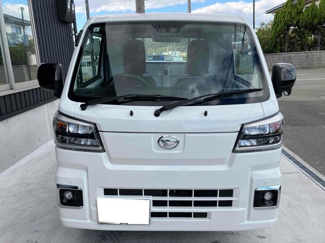 ハイゼットトラック 垂直式テールリフト３方開　４ＷＤ　軽トラック　ＭＴ　衝突被害軽減システム　クリアランスソナー　スマートキー　アイドリングストップ　電動格納ミラー　アルミホイール　ＥＳＣ　エアコン　パワーウィンドウ　運転席エアバッグ（2枚目）