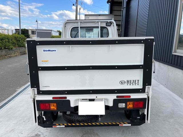 ハイゼットトラック 垂直式テールリフト３方開　４ＷＤ　軽トラック　ＭＴ　衝突被害軽減システム　クリアランスソナー　スマートキー　アイドリングストップ　電動格納ミラー　アルミホイール　ＥＳＣ　エアコン　パワーウィンドウ　運転席エアバッグ（3枚目）