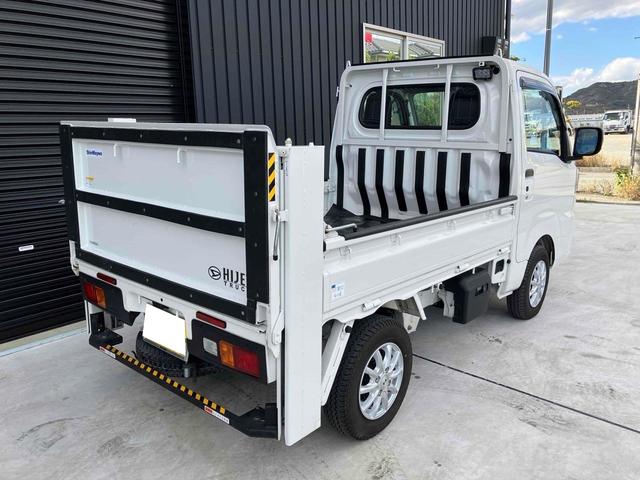 ハイゼットトラック 垂直式テールリフト３方開　４ＷＤ　軽トラック　ＭＴ　衝突被害軽減システム　クリアランスソナー　スマートキー　アイドリングストップ　電動格納ミラー　アルミホイール　ＥＳＣ　エアコン　パワーウィンドウ　運転席エアバッグ（6枚目）