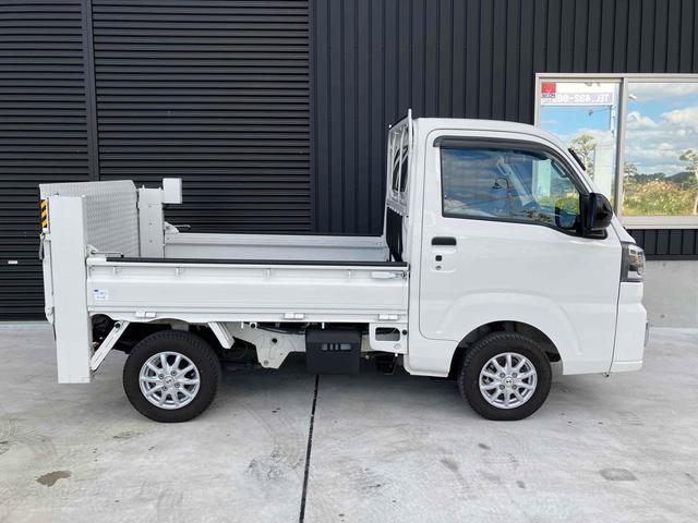 ハイゼットトラック 垂直式テールリフト３方開　４ＷＤ　軽トラック　ＭＴ　衝突被害軽減システム　クリアランスソナー　スマートキー　アイドリングストップ　電動格納ミラー　アルミホイール　ＥＳＣ　エアコン　パワーウィンドウ　運転席エアバッグ（8枚目）