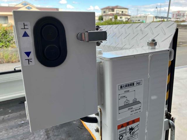 ハイゼットトラック 垂直式テールリフト３方開　４ＷＤ　軽トラック　ＭＴ　衝突被害軽減システム　クリアランスソナー　スマートキー　アイドリングストップ　電動格納ミラー　アルミホイール　ＥＳＣ　エアコン　パワーウィンドウ　運転席エアバッグ（10枚目）