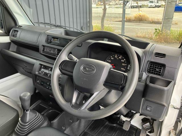 ハイゼットトラック 垂直式テールリフト３方開　４ＷＤ　軽トラック　ＭＴ　衝突被害軽減システム　クリアランスソナー　スマートキー　アイドリングストップ　電動格納ミラー　アルミホイール　ＥＳＣ　エアコン　パワーウィンドウ　運転席エアバッグ（12枚目）