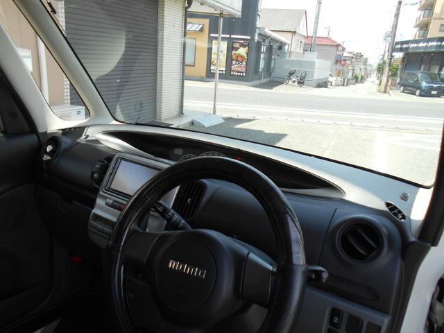 タント カスタムＲＳ　ワンオーナー車　純正ＨＤＤナビＴＶ　外品１４ＡＷ　ＨＩＤヘッドライト　左パワースライドドア　キーフリーシステム　ＥＴＣ　黒レザー調シートカバー　ＭＯＭＯステアリング　オーバーヘッドコンソール（15枚目）